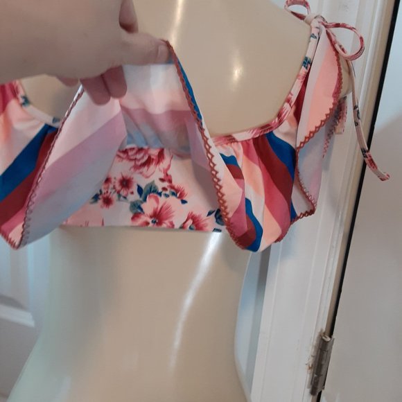 NWOT No Boundaries Juniors' Spring Bouquet Flounce Swimsuit Bikini Top - Picture 3 of 13